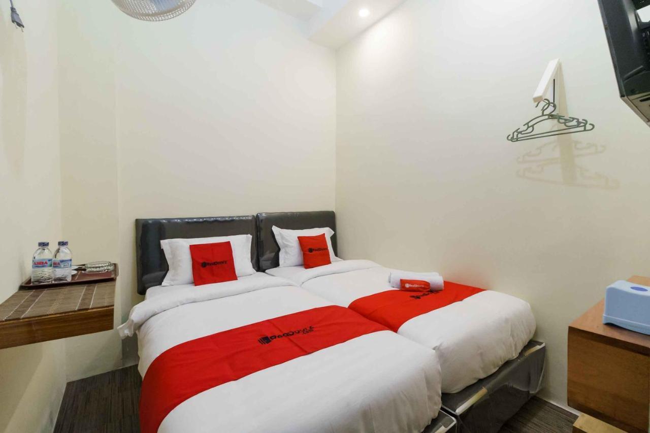 Hotel Reddoorz Syariah Near Lubang Jepang Bukittinggi Exterior foto